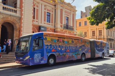 Ônibus artísticos circulam por pontos turísticos de BH e Região -  (crédito: Jair Amaral/EM/D.A Press)