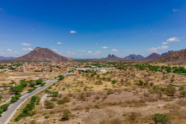 O município foi oficialmente emancipado em 20 de maio de 1957.