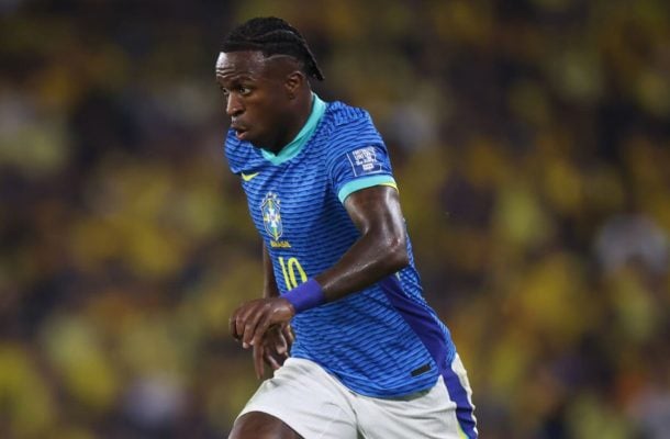 VINI JR - Ainda nÃ£o mostrou o nÃ­vel que Ã© esperado. Entretanto, mostrou mais agressividade, tendo boas jogadas individuais, mas ainda deixando um pouco a desejar. Nota: 5,5 - DivulgaÃ§Ã£o/Conmebol