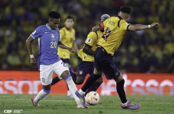 ESTÊVÃO - Foi um dos jogadores que mais buscou o jogo ao longo da primeira etapa. Apareceu bem, apesar de cometer alguns erros. No segundo tempo se movimentou mais, aparecendo pelo meio, mas teve um aproveitamento menor em suas ações. Nota: 5,5 - Foto: Rafael Ribeiro / CBF