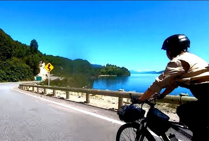 Ciclovia Carretera Austral (Chile) - Ã? uma rodovia no sul clileno, com 1.240 km entre Puerto Montt e Villa O'Higgins. Embora funcione como ciclovia, hÃ¡ trechos que precisam ser complementados por balsas. 