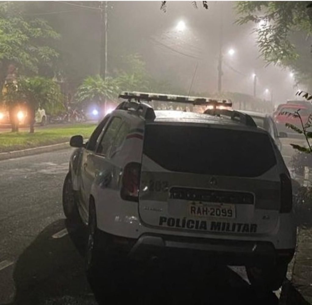 Um cÃ£o pitbull tambÃ©m feriu um menino de 7 anos em Xaxim, Santa Catarina, no dia 31/10. A crianÃ§a brincava na calÃ§ada em frente Ã  casa de um amigo quando foi atacada, sofrendo ferimentos no braÃ§o direito, no rosto e na barriga. 