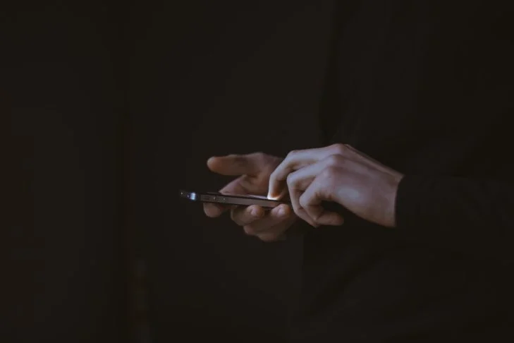 Gravações feitas por celulares têm permitido o registro de imagens que jamais seriam possíveis em outros tempos. E muitas delas causam comoção-Gilles Lambert Unsplash