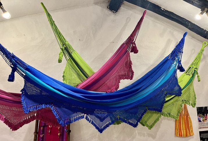 Economicamente, Irauçuba é reconhecida como a "capital cearense da rede de descanso", devido à alta produção de redes artesanais.