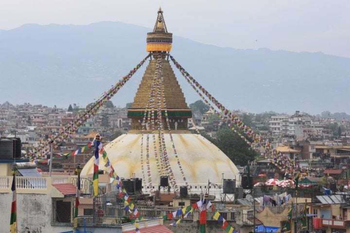 O voo partiu de Katmandu com 72 pessoas a bordo. A capital do Nepal é um destino turístico famoso por sua rica herança cultural, templos antigos e paisagens montanhosas. A cidade atrai visitantes para o Vale de Katmandu, com locais históricos, templos hindus e budistas, e como ponto de partida para trilhas nos Himalaias.
-Wolfgang Reindl por Pixabay 