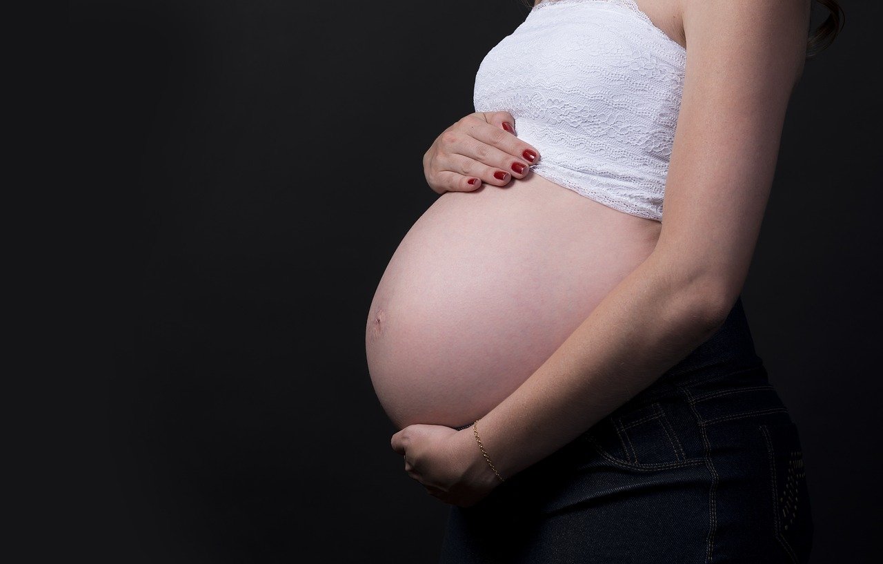 Conheça as regras para barriga de aluguel em países europeus; e quais proíbem