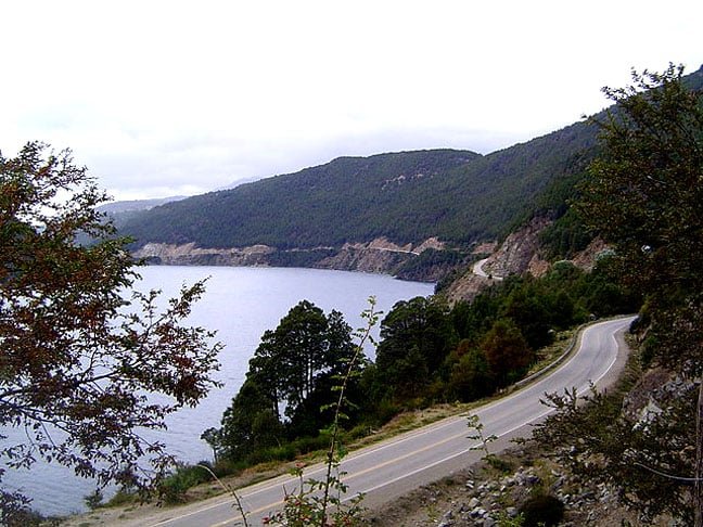 Ciclovia Rota dos Sete Lagos (Argentina) - Ã? um trecho da Rota 40 que margeia lagos cristalinos no norte da PatagÃŽnia.  Liga as cidades de San Martin de los Andes e Villa La Angostura.