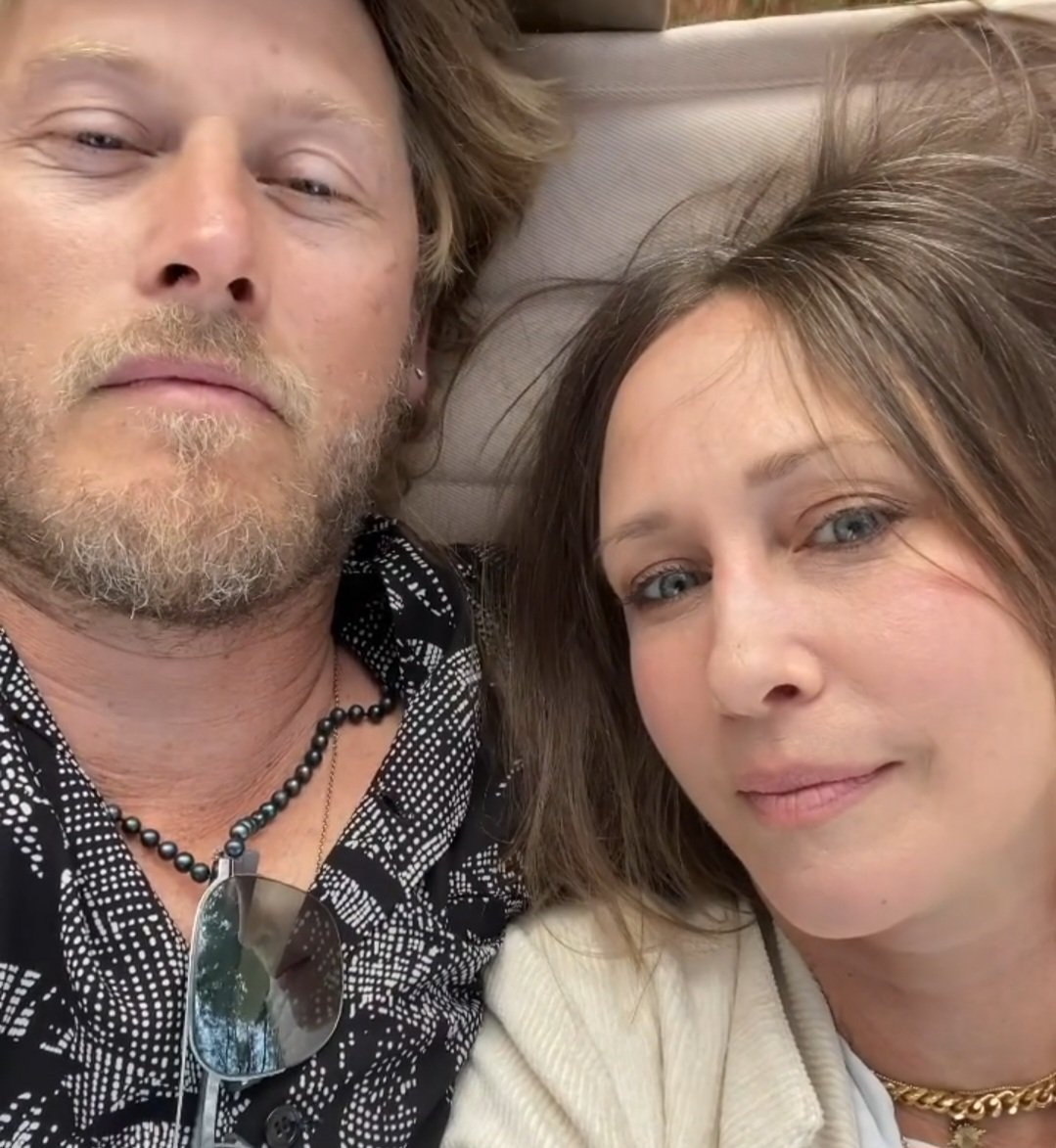 Vera Farmiga é casada com o músico Renn Hawkey desde 2008 e tem dois filhos. Ela continua a trabalhar no cinema, TV e teatro, e é um dos nomes mais respeitados de Hollywood. Vamos relembrar alguns trabalhos da atriz.-Reprodução redes sociais 