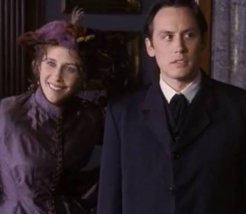 "Rose Hill", lançado em 1997 pelo diretor Christopher Cain, foi o primeiro filme de Vera Farmiga. A história se desenrola depois que quatro meninos órfãos fugindo da lei em Nova York tropeçam em um bebê em uma carruagem.-Divulgação 