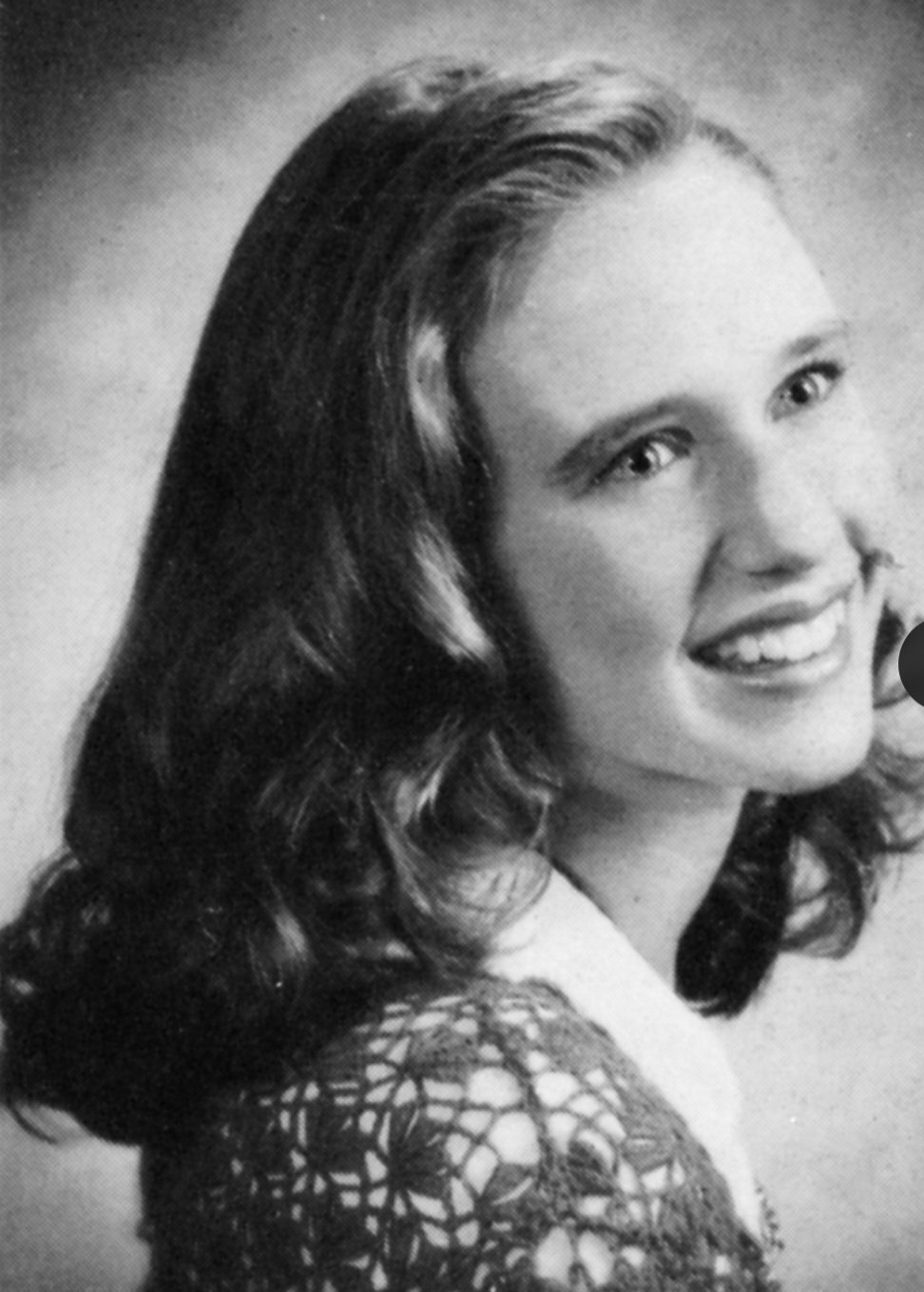 Filha de um casal de imigrantes ucranianos, Vera Farmiga nasceu em Clifton, Nova Jersey, e cresceu na região de Irvington, em uma comunidade ucraniana-americana. -Reprodução Twitter