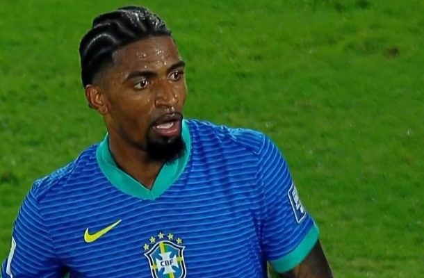 ALEXSANDRO RIBEIRO - Em sua estreia pela Seleção, conseguiu aparecer muito bem. Assim como seu parceiro de defesa, bloqueou bem os espaços e ainda apareceu para quebrar um galho na bandeirinha de escanteio. Nota: 6 - Foto: Reprodução