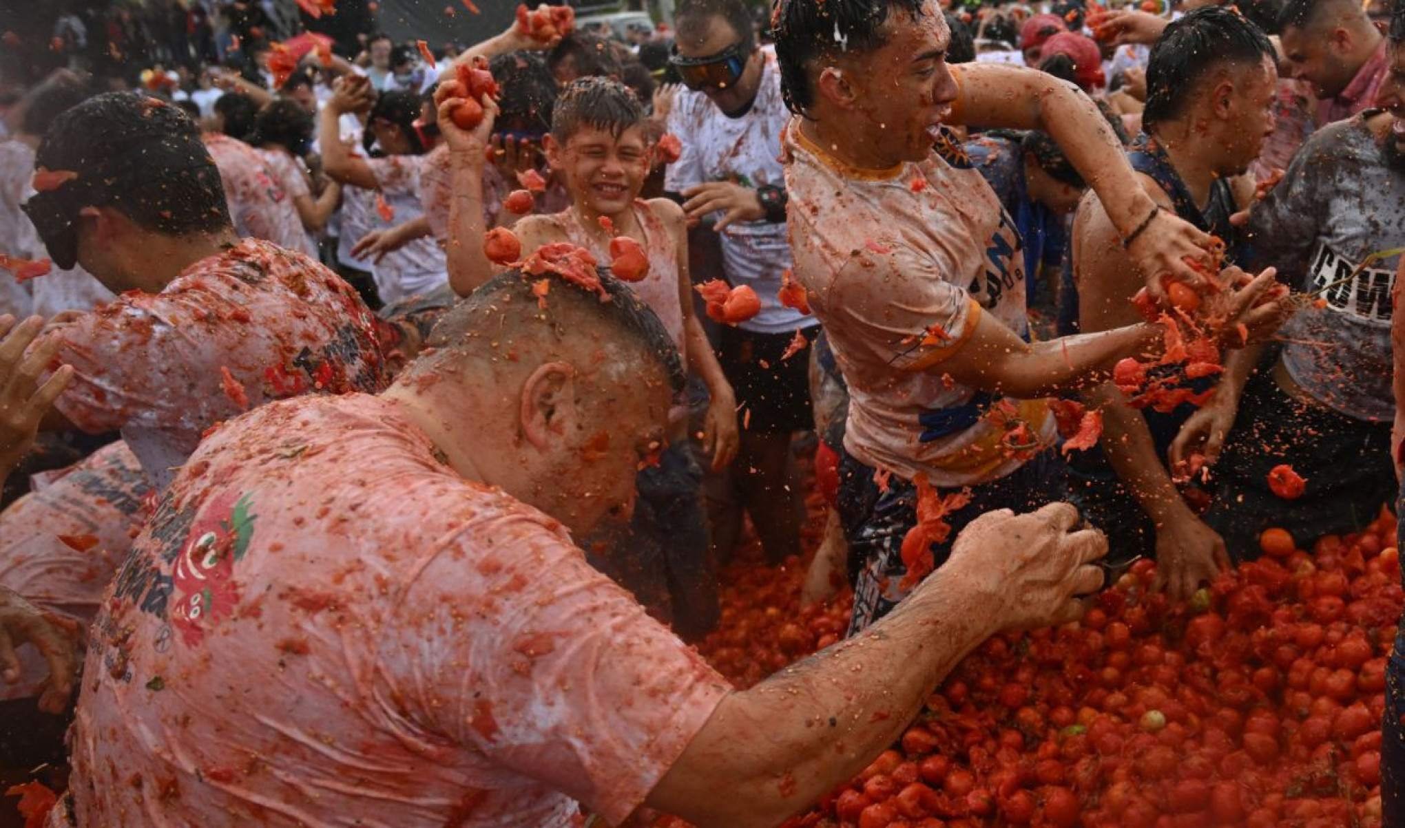  De acordo com a organização, a festa celebra a economia local, baseada na produção do fruto. 
