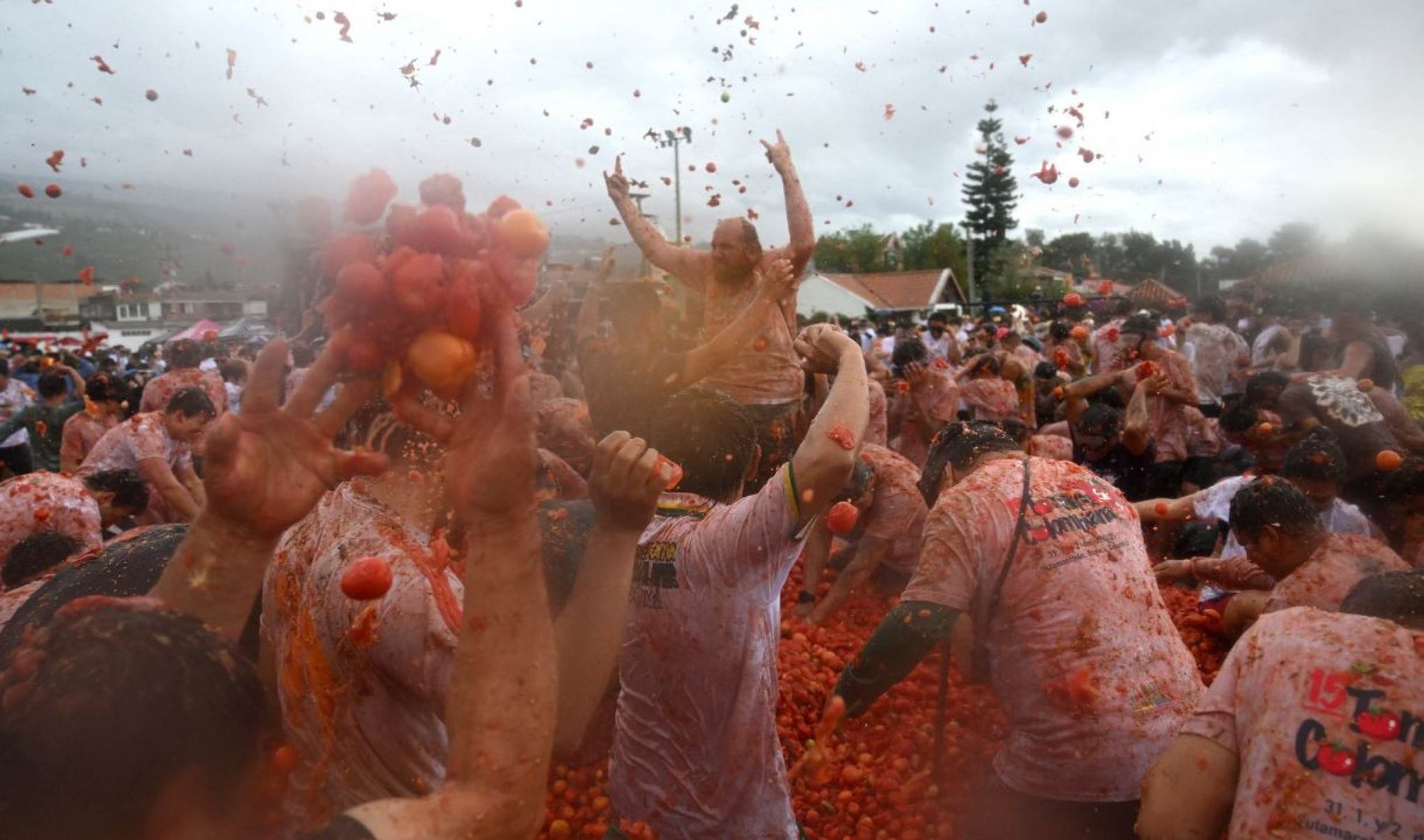 Só depois do desafio cumprido, é que os tomates podem ser arremessados.