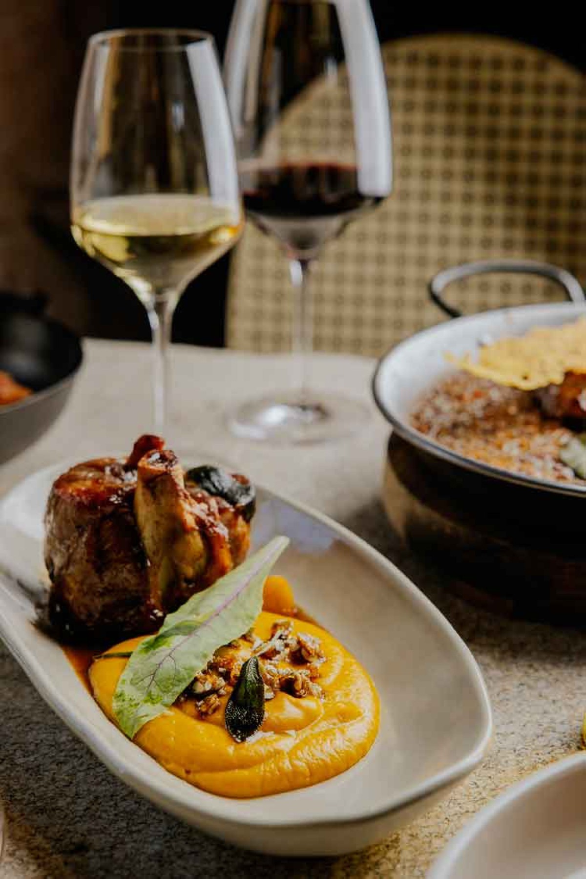Ossobuco de porquinho com texturas de milho, do lagar