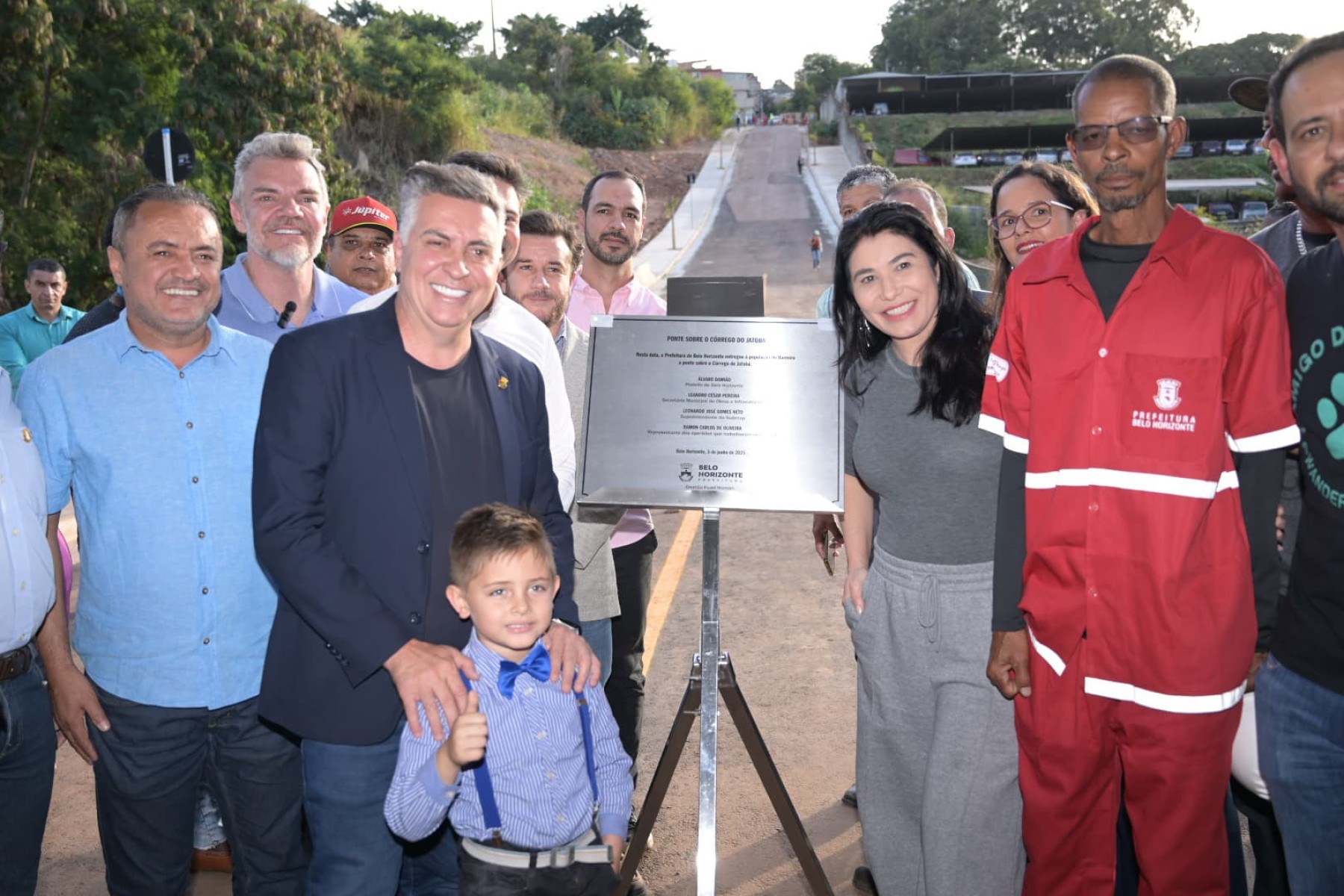 Álvaro Damião inaugura a ponte sobre o córrego Jatobá