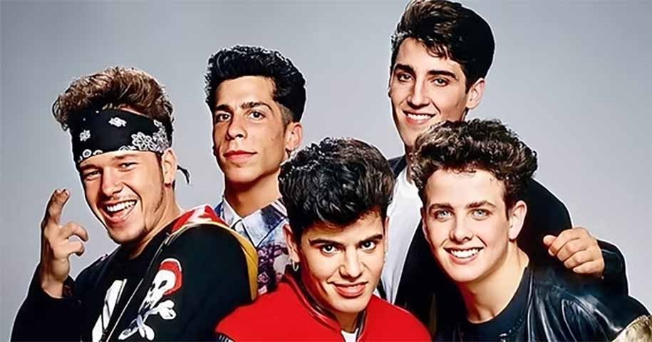 Foi justamente nessa fase conturbada que a música entrou em sua vida. Incentivado pelo irmão mais velho Donnie, que fazia parte da boy band New Kids on the Block, Mark mergulhou no mundo musical e ficou conhecido como Marky Mark.