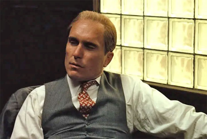 Robert Duvall interpretou o advogado Tom Hagen nos dois primeiros filmes da trilogia O Poderoso Chefão. No entanto, por questões financeiras, ele não quis participar do terceiro, de 1990. 