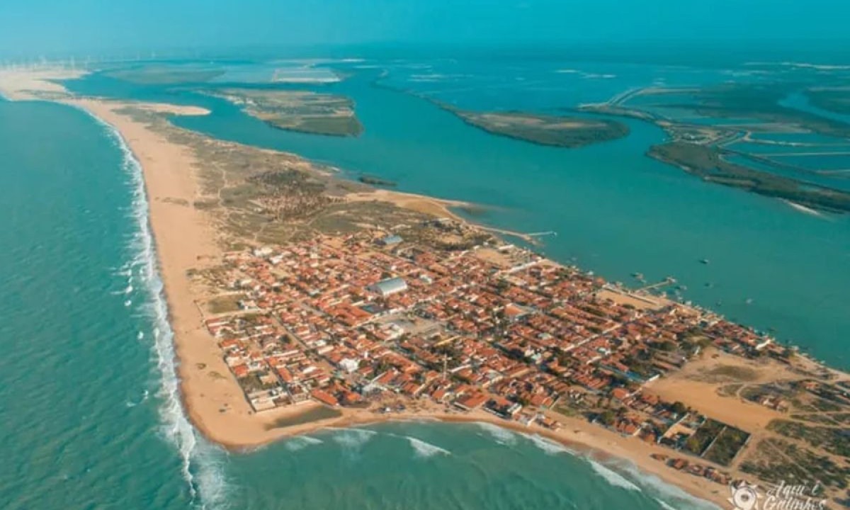 Vista a&eacute;rea de Galinhos, um para&iacute;so isolado no litoral do Rio Grande do Norte -  (crédito: Divulgação Prefeitura de Galinhos RN)