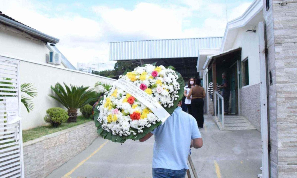 Velório e enterro de mãe e filho foram realizados na segunda-feira (12/5) em Santa Luzia, na Grande BH
 -  (crédito:  Gladyston Rodrigues/EM/D.A. Press)