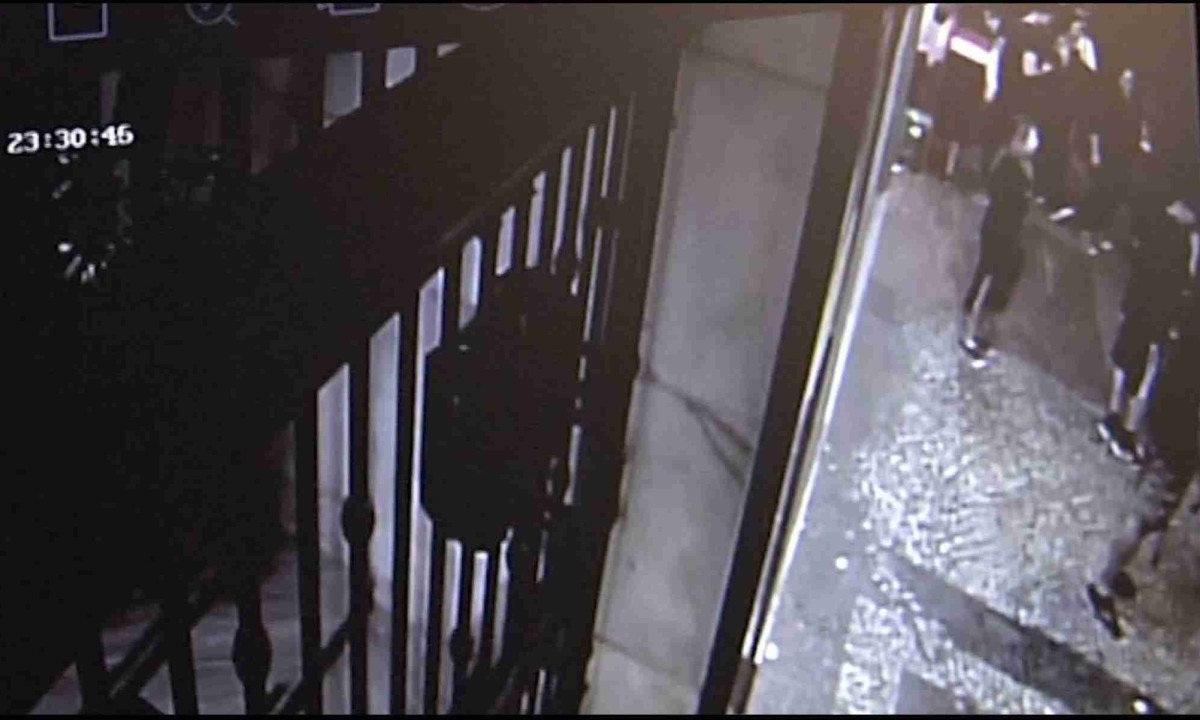 Homem foi preso em flagrante por agredir um bebê de quatro meses o confundi-lo com bebê reborn -  (crédito: Reprodução)