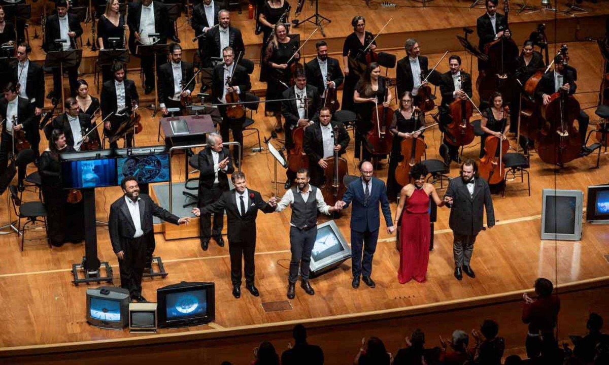 O palco da Sala Minas Gerais ganhou elementos que foram essenciais para a apresentação da peça -  (crédito: Bruna Brandão/Divulgação)