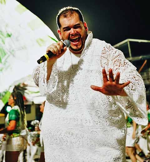 "A Beija-Flor sempre olha para dentro quando surge uma oportunidade de lançar novos talentos. A escola tem uma história de valorização da comunidade desde sempre. Para mim, é uma oportunidade incrível poder fazer parte disso", destacou.