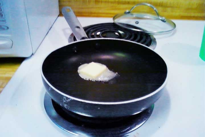 A manteiga é produzida onde há atividade pecuária, e as suas origens são datadas seguramente da pré-história. Ela era um ingrediente básico da alimentação britânica, muito antes de surgir a margarina, no início do século XX.