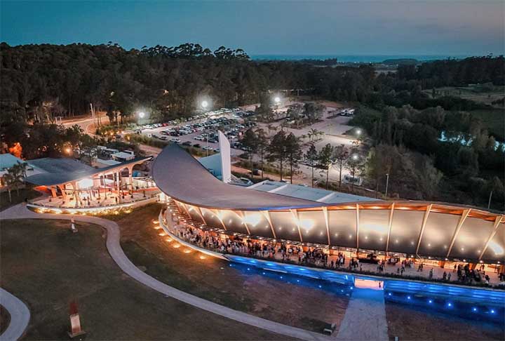 6Âª - A Bodega Garzon estÃ¡ situada no municÃ­pio de Maldonado, no Uruguai, prÃ³ximo a vÃ¡rios pontos turÃ­sticos, como Punta del Este e La Barra. Ã? um projeto com mais de 240 hectares de vinhedos, pertence ao Grupo Agroland, fundado pelo argentino Alejandro Bulgheroni