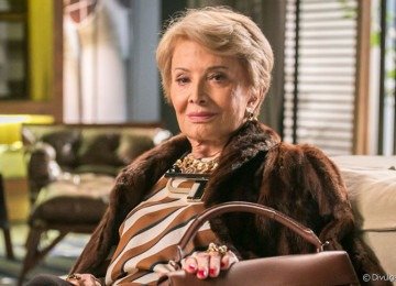 Glória Menezes - A atriz gaúcha, nascida em 19/10/1934, viúva de Tarcísio Meira em 2021, se chama Nilcedes Soares Magalhães Sobrinho. Nilcedes mistura Nilo e Mercedes (seus pais). Escolheu Glória por ser compreendido em qualquer idioma. E Menezes por ter origem portuguesa e 13 letras (número de sorte).  -  (crédito: Divulgação TV Globo)