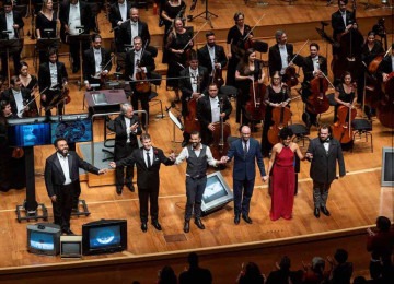 O palco da Sala Minas Gerais ganhou elementos que foram essenciais para a apresentação da peça -  (crédito: Bruna Brandão/Divulgação)