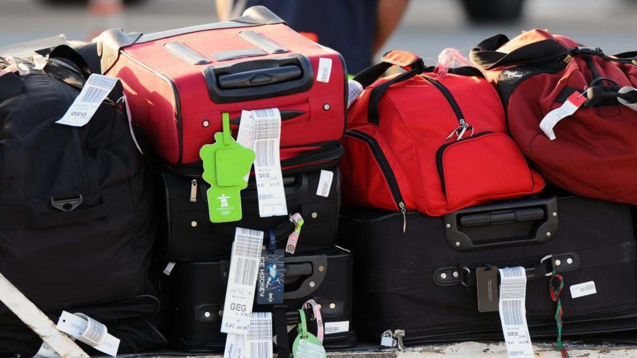 Como taxas de bagagem cobradas por empresas aéreas viraram negócio bilionário