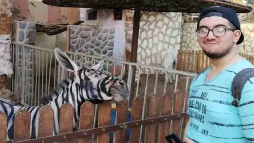 Imagens postadas pelo estudante Mahmoud Sarhan , impressionado com a farsa , viralizaram nas redes sociais e lançaram os holofotes no problema.