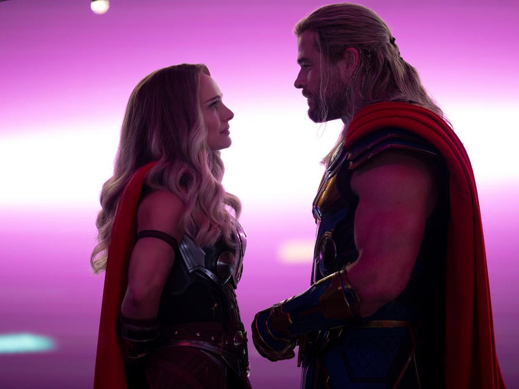 Natalie Portman participou dos dois primeiros filmes da saga Thor em 2011 e 2013, mas não quis participar da edição de 2017 por conta de uma mudança na direção: Patty Jenkins por Alan Taylor. Ela interpretava Jane Foster, a amada de Thor. 