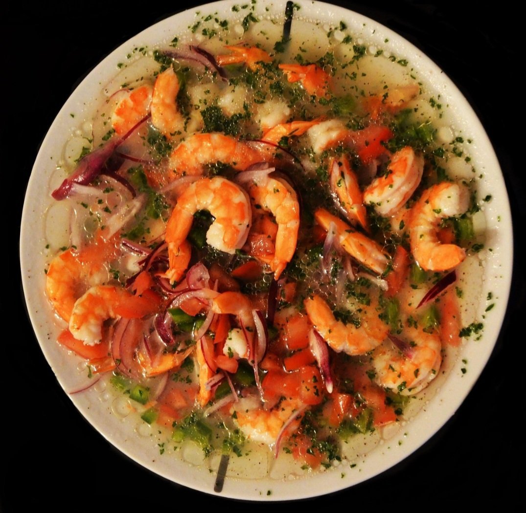 A alergia a camarão é uma reação ao crustáceo, que pode variar de sintomas leves a graves, incluindo novamente a anafilaxia. A reação ocorre geralmente após a ingestão, mas pode também surgir por contato direto com o alimento.