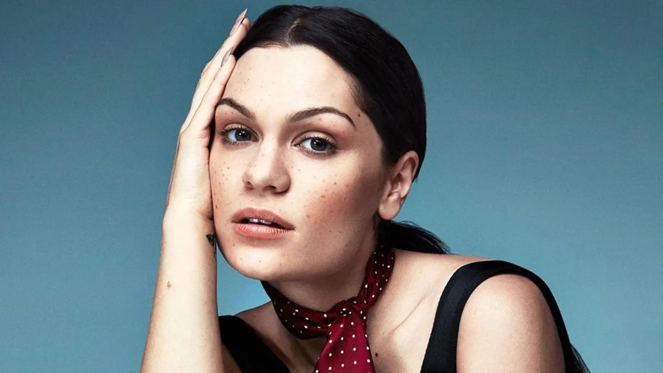Jessie J encara biópsias e segue nos palcos