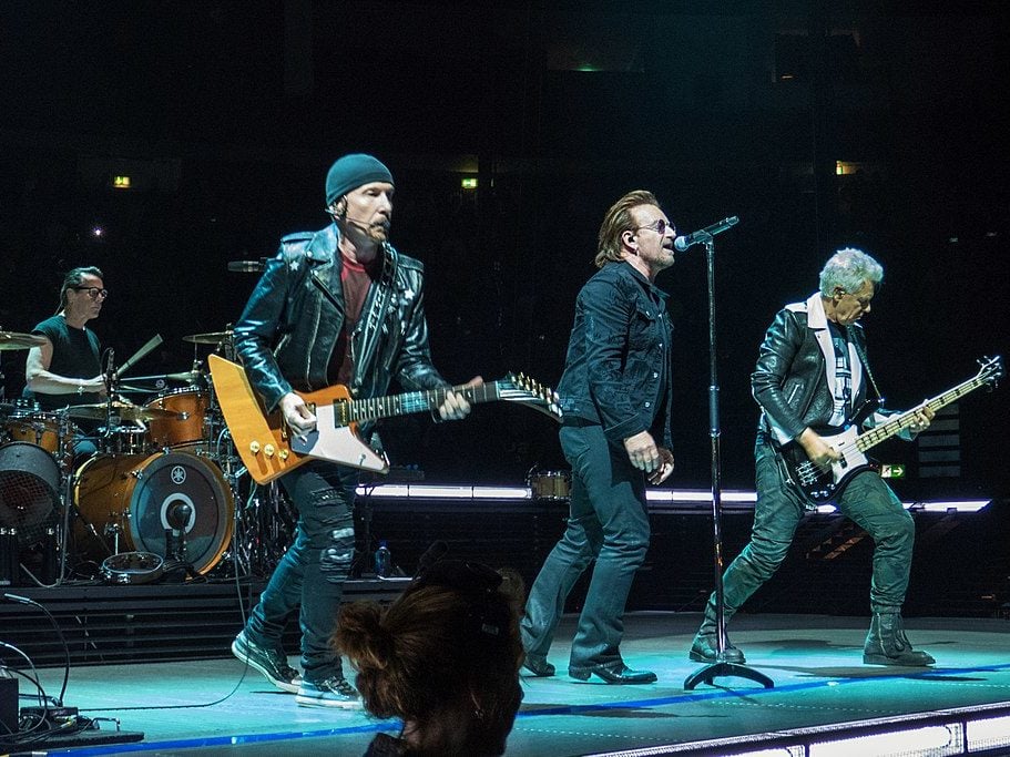 O episódio dos OVNIs gerou muitos comentários  entre os fãs da banda irlandesa U2. 