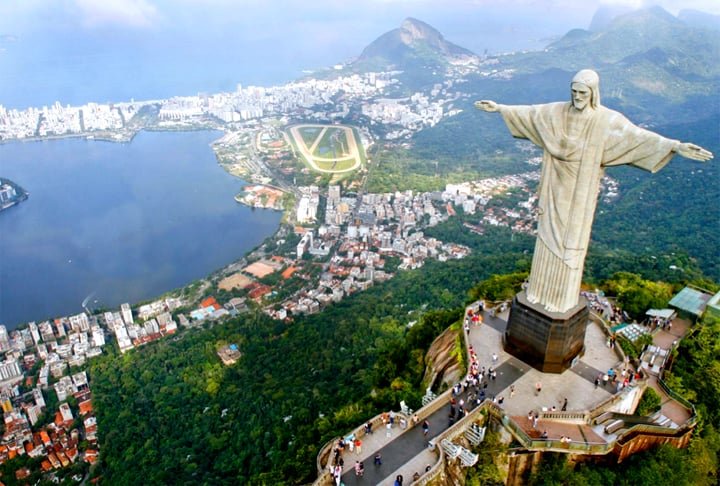 Em 2007, o Cristo foi eleito uma das Sete Maravilhas do Mundo Moderno, consolidando seu status como um dos destinos turísticos mais importantes do planeta.