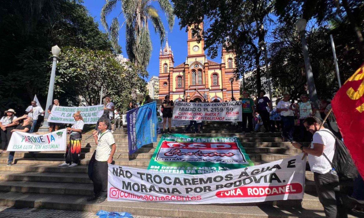 A ação busca promover a educação ambiental, chamando a atenção para a forma como as pessoas cuidam da natureza -  (crédito: Edésio Ferreira/EM/D.A Press)