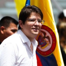 Candidato a presidente alvo de atentado na Colômbia vai para a UTI