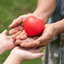 Famosos que passaram por transplante de órgão - jcomp freepik