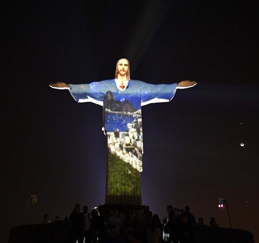 Durante o ano, diversos eventos sÃ£o realizados na base do Cristo, como missas, shows e apresentaÃ§Ãµes culturais.