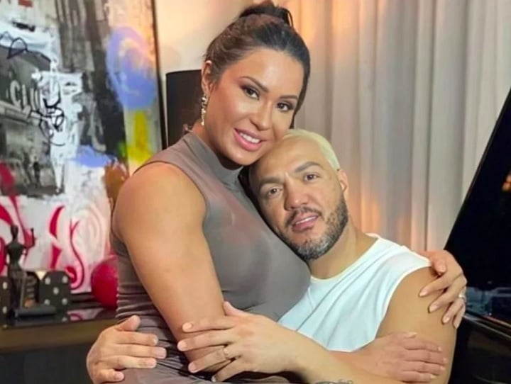 Após o entrevistador insistir na pergunta sobre retomar o relacionamento, Gracyanne respondeu: "Eu quero. Nossa relação foi muito de verdade. Da minha parte existe muito amor, muita gratidão. Por todos os momentos que ele esteve do meu lado. Nosso amor é muito grande, mas nossa relação foi muito tóxica”. 

