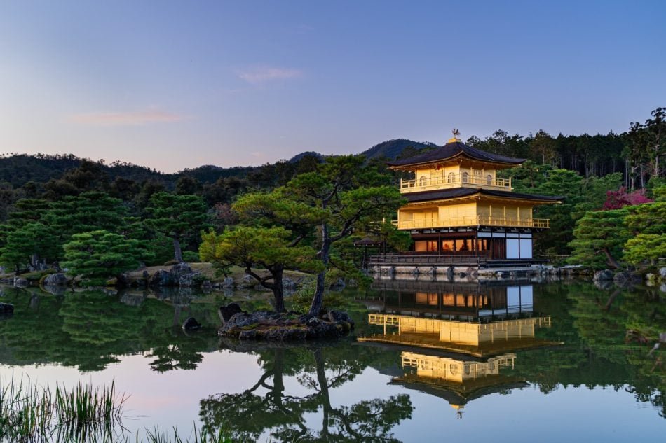 Kyoto e Tóquio (Japão): O crescimento do turismo em cidades japonesas, como Kyoto, tem elevado o custo de vida e prejudicado espaços e tradições locais.