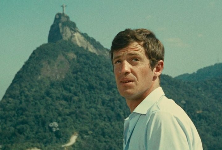 "O Homem do Rio" (1964): Neste filme de ação francês, Jean-Paul Belmondo vive um aventureiro que precisa encontrar um tesouro escondido no Rio de Janeiro. Em sua jornada, ele escala o Cristo Redentor em uma cena memorável.
