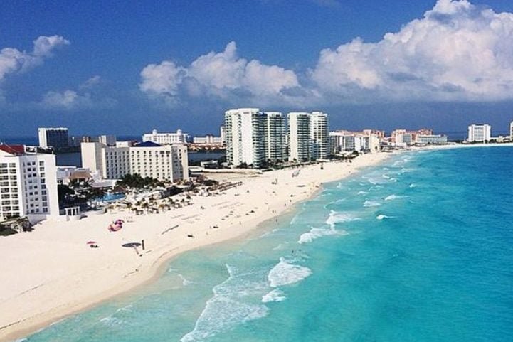 E o turismo voltado para a natureza, com destaque para as belas praias de Cancún, sempre muito procuradas por turistas de várias partes do mundo.