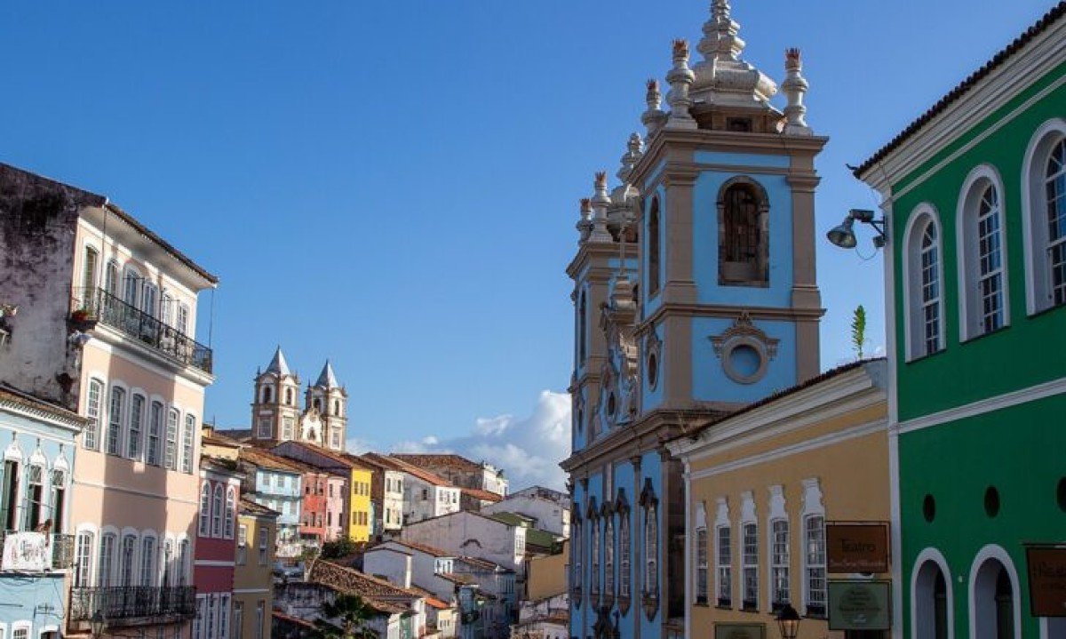 A rica hist&oacute;ria do Pelourinho remonta ao s&eacute;culo 16, quando Salvador foi fundada pelos exploradores portugueses. 