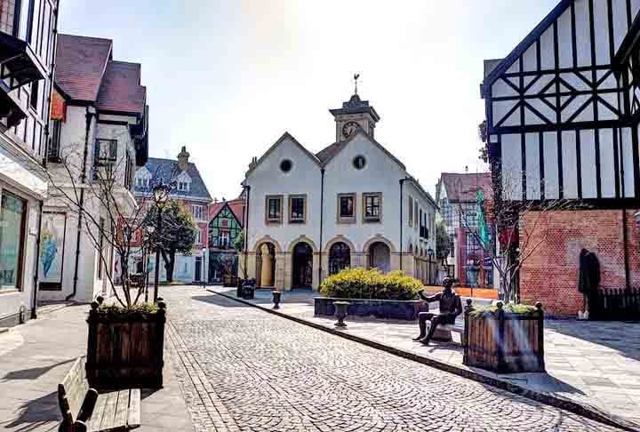 Por conta da popularidade, Thames Town também se tornou um local popular para casamentos e eventos especiais.