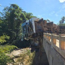 MG: carreta tomba, jovem cai em rio e sofre fratura exposta - Divulgação/CBMMG
