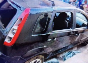 Carros das vítimas ficaram danificados em invasão de organizadas do Cruzeiro à churrasco de atleticanos -  (crédito: PMMG/Divulgação)