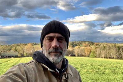 O ator e produtor norte-americano Jeffrey Dean Morgan tem uma carreira que abrange desde papéis dramáticos a personagens complexos em produções populares, construindo, assim, sólida reputação.  -  (crédito:  Instagram @jeffreydeanmorgan)